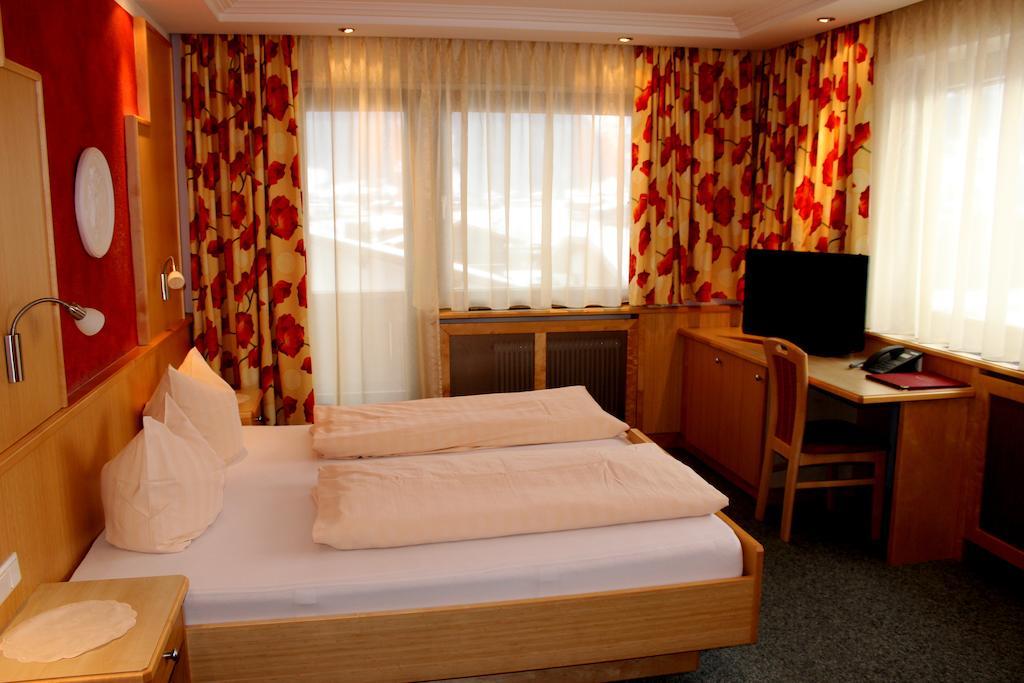 Hotel Alpina Ried im Zillertal Pokój zdjęcie